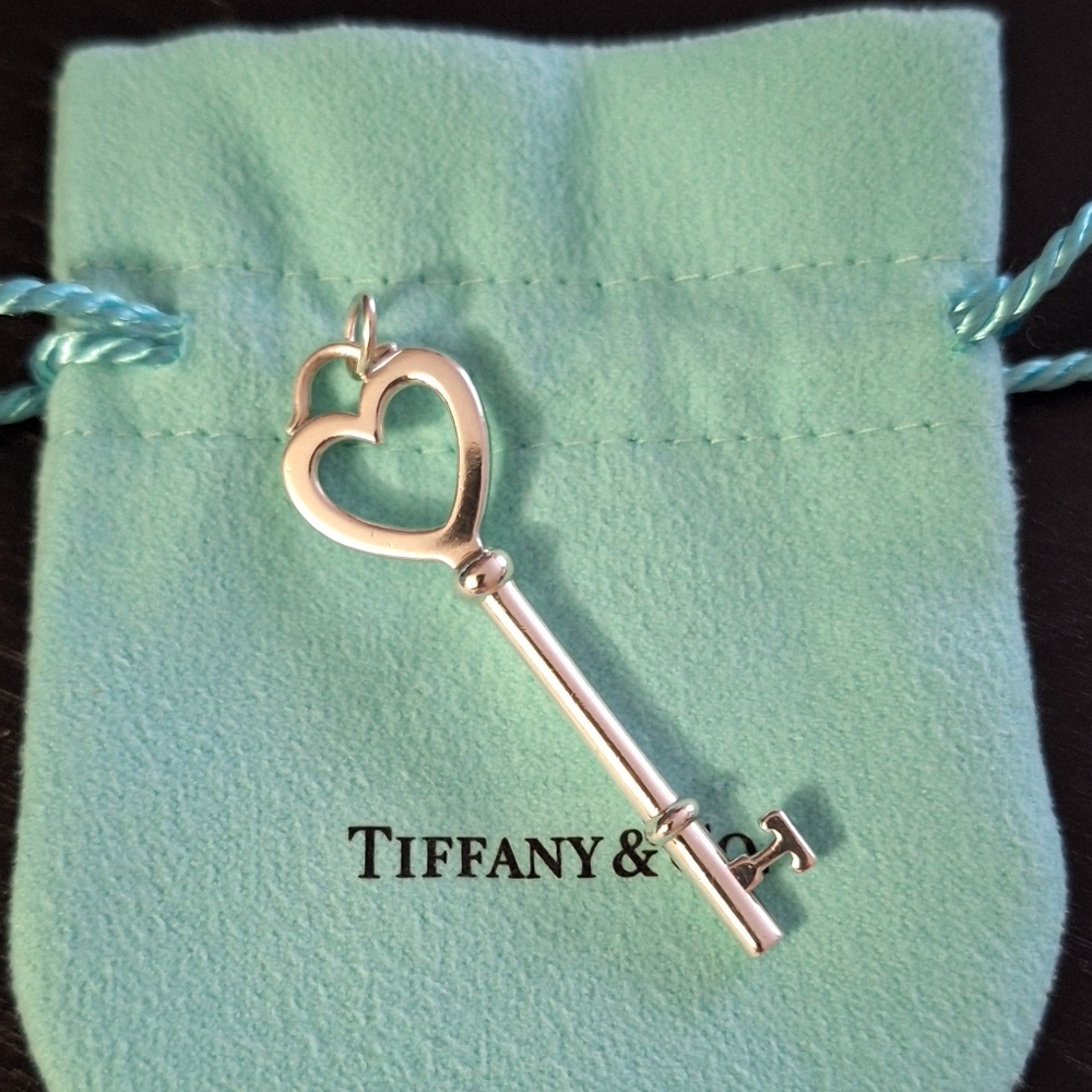 T&Co. open heart key